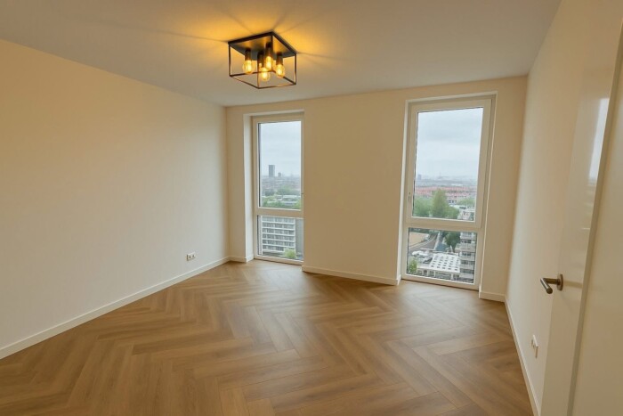 StraxX Exclusive Finish